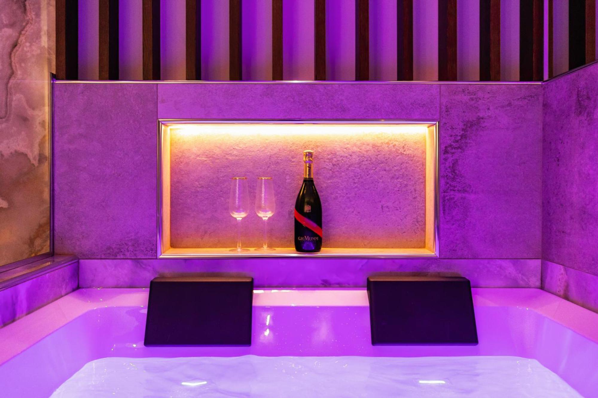 Отель Albadea Deco&Jacuzzi Рим Экстерьер фото
